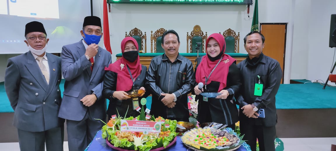 Potong Tumpeng Dalam Rangka Memperingati Hut Mahkamah Agung Ri Ke 75